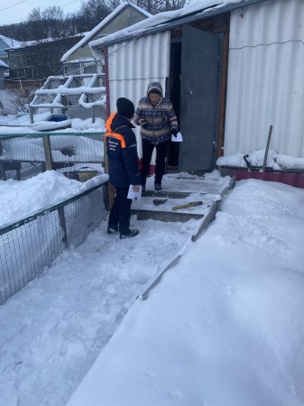 Ежемесячные подворовые обходы частного сектора с проведением противопожарных инструктажей.